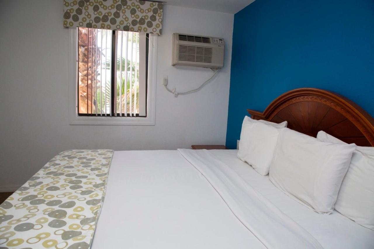 Daytona Dream Inn By Amerivu Daytona Beach Shores Extérieur photo